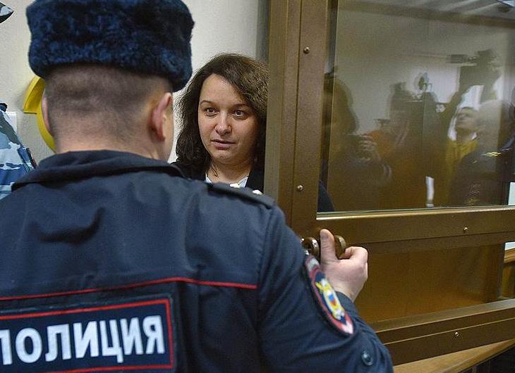 Взятие под стражу в зале суда